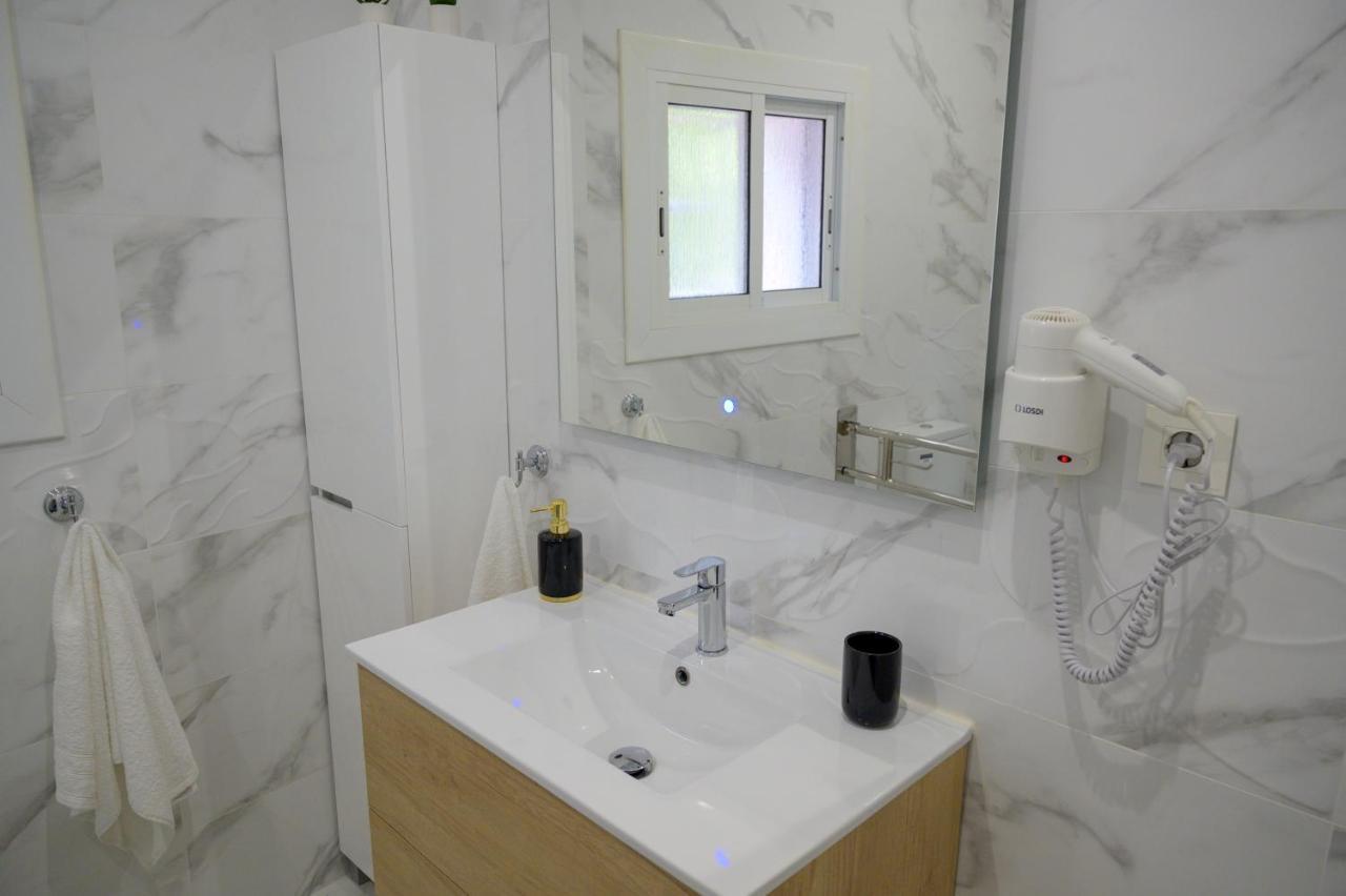 Вилла Relax House Barcelone Сан-Эстеве-Сесровирес Экстерьер фото