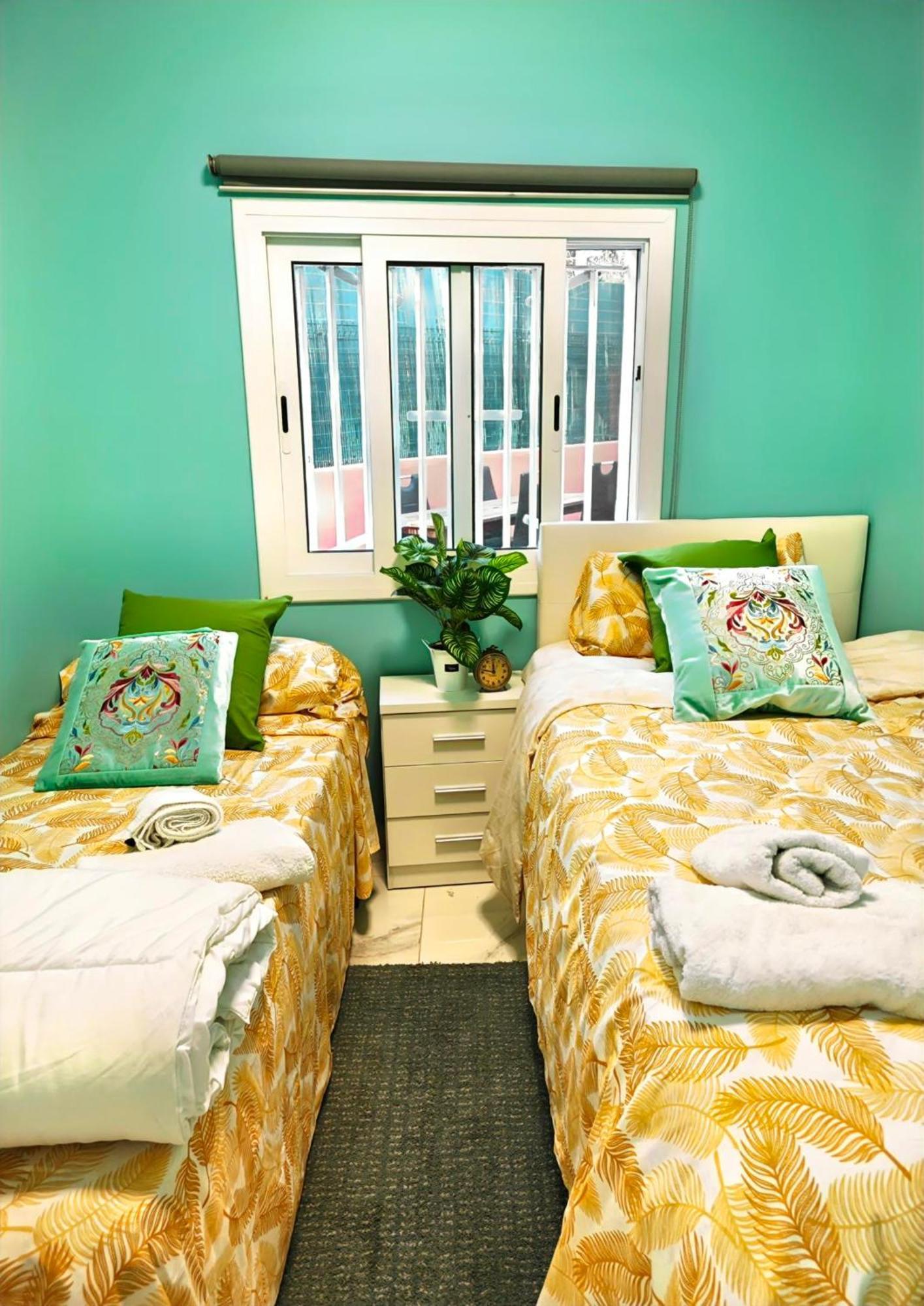 Вилла Relax House Barcelone Сан-Эстеве-Сесровирес Экстерьер фото